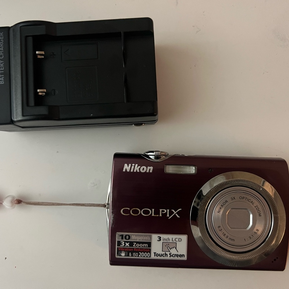 Nikon Coolpix camera works great includes battery and charger just needs SD card
